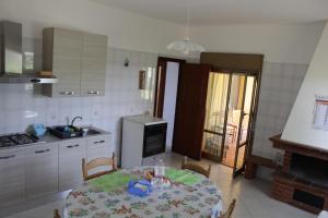 Kuchyň nebo kuchyňský kout v ubytování Villa Giù, indipendent villa near airport and sea