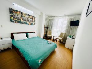 Llit o llits en una habitació de Onestar Danang Riverside