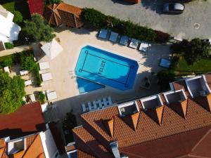 Bazén v ubytování Felice Hotel nebo v jeho okolí
