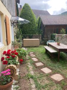 Ogród w obiekcie Gîte du Hibou - jolie dépendance sur verger