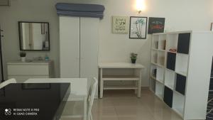 Fotografie z fotogalerie ubytování Zulanie Family Studio at D'Perdana Apartment, Spacious and Cozy with POOL, Free Wifi & Netflix v destinaci Kota Bharu + 13 fotografií