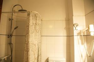 Koupelna v ubytování Κastro Ηotel + 37 fotografií