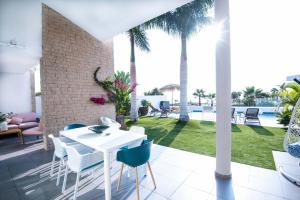 Vonkajšia záhrada v ubytovaní Villa Caleta Golf