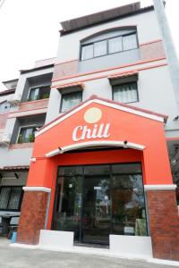 a chill restaurant in front of a building at Chill @ Phetchaburi in Phetchaburi