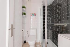 Koupelna v ubytování Apartamento Caja Mágica + 21 fotografií