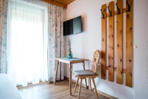 TV a/nebo společenská místnost v ubytování Der Ballhaushof