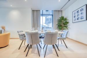 a dining room with a table and chairs at RH- Upscale Living in the Heart of the City, 02BR, Near Dubai Mall in Dubai