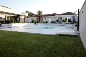a backyard with a swimming pool and a house at Reshkov Pool Apartments in Gevgelija