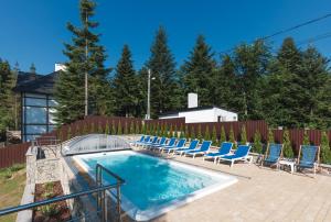 Басейн в Апарт- готель SunRay Skhidnytsya або поблизу