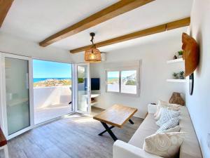 A television and/or entertainment centre at La Calma Sea Loft - Apartamento Boutique con Vistas
