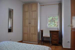 Tempat tidur dalam kamar di Acogedor apartamento en entorno rural