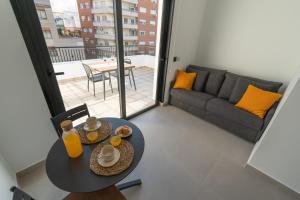 a small living room with a table and a couch at BET Apartments - Suites Puerto Valencia in Valencia
