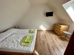 Postel nebo postele na pokoji v ubytování U nás na chalupě