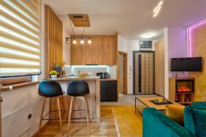 Virtuve vai virtuves zona naktsmītnē Zlatibor apartman Trifunovic Luxury&Spa