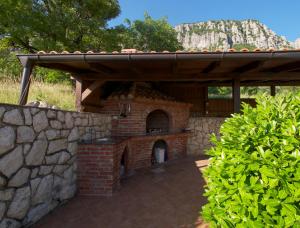an outdoor brick oven with a stone wall at Ferienhaus Katarina in Bribir