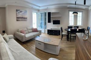 TV a/nebo společenská místnost v ubytování Exclusive Apartment