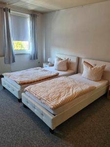 Postel nebo postele na pokoji v ubytování 2 Raum Wohnung im DG