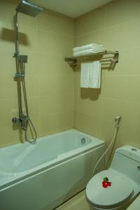 Phòng tắm tại Gem Nha Trang Hotel