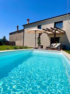 Basen w obiekcie Boutique house Istria with pool and fireplace lub w pobliżu