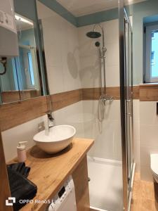 Ένα μπάνιο στο Apartament przy kortach 2