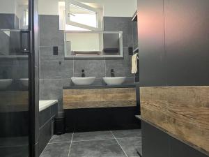 A bathroom at Talabér Vendégház