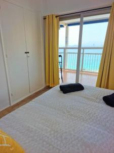 Postel nebo postele na pokoji v ubytování Falcon Beach Apartment