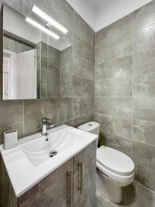 Phòng tắm tại Ameli Apartment , Spacious With Mountain View, Lefkada +16 ảnh