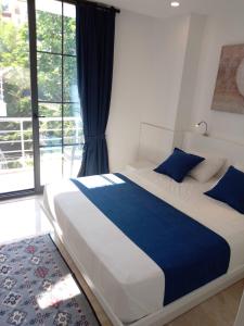 Ένα ή περισσότερα κρεβάτια σε δωμάτιο στο Stone House Aparts 1 plus 1 mit zwei Balkone und Poolblick Kalkan No 4