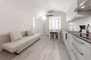 H11 [Piccola Perla] a un passo dal Mare的厨房或小厨房