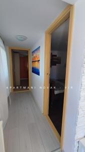 Zdjęcie z galerii obiektu Apartmani Novak - Vir w mieście Vir