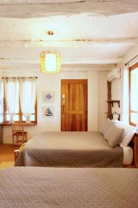 Katil atau katil-katil dalam bilik di Venao Surf Lodge