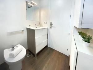 Un baño de KS Toyo Golf - Kaleria Suites