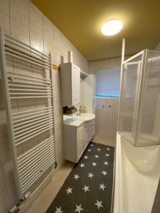 Ванная комната в Gemütliches Ferienhaus, viel Platz in der Nähe der schönsten Ostseestrände