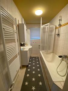 Ванная комната в Gemütliches Ferienhaus, viel Platz in der Nähe der schönsten Ostseestrände
