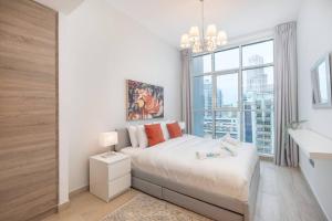 Postel nebo postele na pokoji v ubytování Modern Apartment in the heart of Dubai Marina