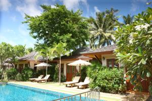 Bazén v ubytování Pai Tan Villas - SHA Extra Plus nebo v jeho okolí