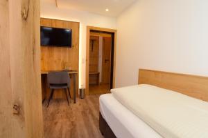 Postel nebo postele na pokoji v ubytování Hotel Gasthof Krone