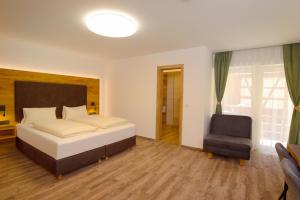 Postel nebo postele na pokoji v ubytování Hotel Gasthof Krone