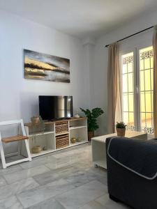 TV a/nebo společenská místnost v ubytování Charming 1Bedroom Apartment in the Heart of Malaga - WIFI&AC