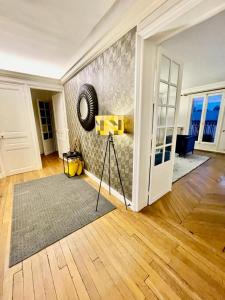 Photo de la galerie de l'établissement Appartement luxe, vue Tour Eiffel AC 5 ou 6 P, à Paris