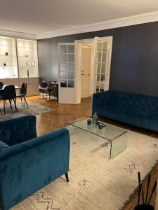 Photo de la galerie de l'établissement Appartement luxe, vue Tour Eiffel AC 5 ou 6 P, à Paris