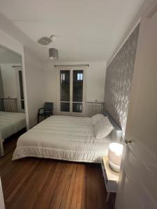 Photo de la galerie de l'établissement Appartement luxe, vue Tour Eiffel AC 5 ou 6 P, à Paris