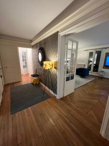 Photo de la galerie de l'établissement Appartement luxe, vue Tour Eiffel AC 5 ou 6 P, à Paris
