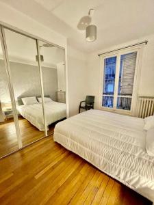 Photo de la galerie de l'établissement Appartement luxe, vue Tour Eiffel AC 5 ou 6 P, à Paris