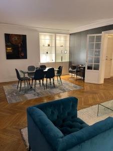 Photo de la galerie de l'établissement Appartement luxe, vue Tour Eiffel AC 5 ou 6 P, à Paris