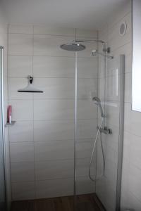 Ένα μπάνιο στο 2 Zimmer Wohnung 5 km vom Bodensee entfernt ab 5 Nächte