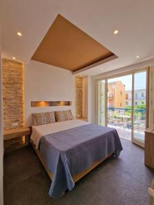 Postel nebo postele na pokoji v ubytování Mongibello Palace B&B