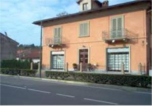 a building on the side of a road with a street at Novecento Charming Room in Avigliana