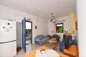 a living room with a couch and a tv at Villa Elpida in Kanali