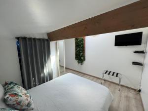 Postel nebo postele na pokoji v ubytování le logis du désert